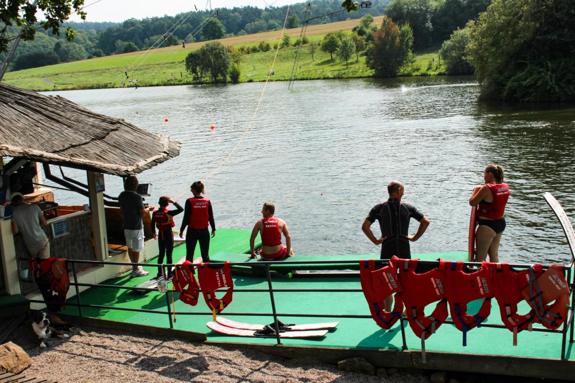 Fh "Baeren Ecke" Am See Im Hessischen Bergland Kirchheim  Extérieur photo